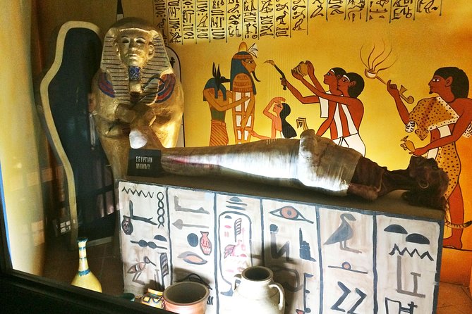 Skip the Line:Wax Museum Ticket-World in Wax & Guided Tour of Chamber of Horrors - What Skip the Line Actually Buys You Here