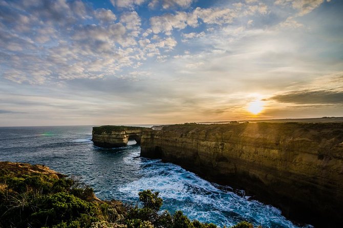 Small-Group Sunset Great Ocean Road Chocolaterie Tour from Melbourne - Getting to and from the coast: pickup, group size, Wi‑Fi, and what the 12 hours feels like