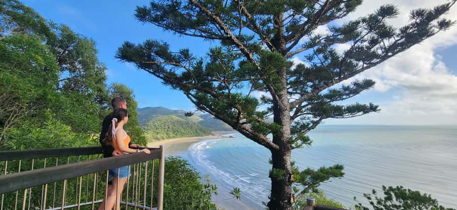 Sunrise with the Kangaroos & Wallabies - Airlie Beach - The Pre-Dawn Drive: Neck Pillows, Blankets, and a Chance to Nap