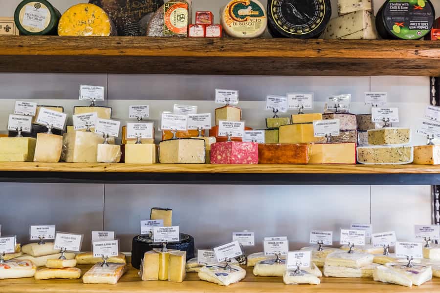 Sunshine Coast & Noosa Hinterland Scenic Culinary Experience - Maleny Chocolate Co.: choosing a take-home gift pack