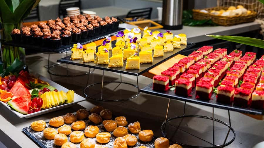 Surfers Paradise: Buffet Dinner Sightseeing Cruise - Cruising the Broadwater: what you’ll see along the way