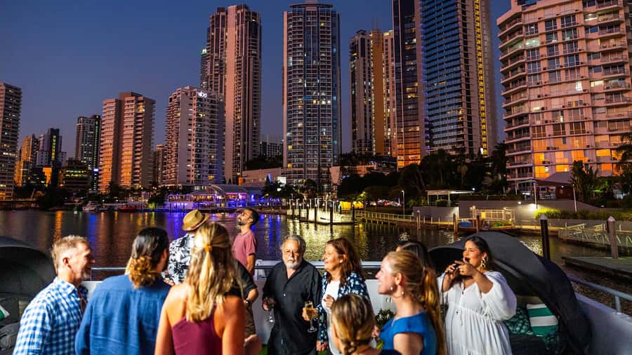 Surfers Paradise: Buffet Dinner Sightseeing Cruise - Live entertainment that stays in the background