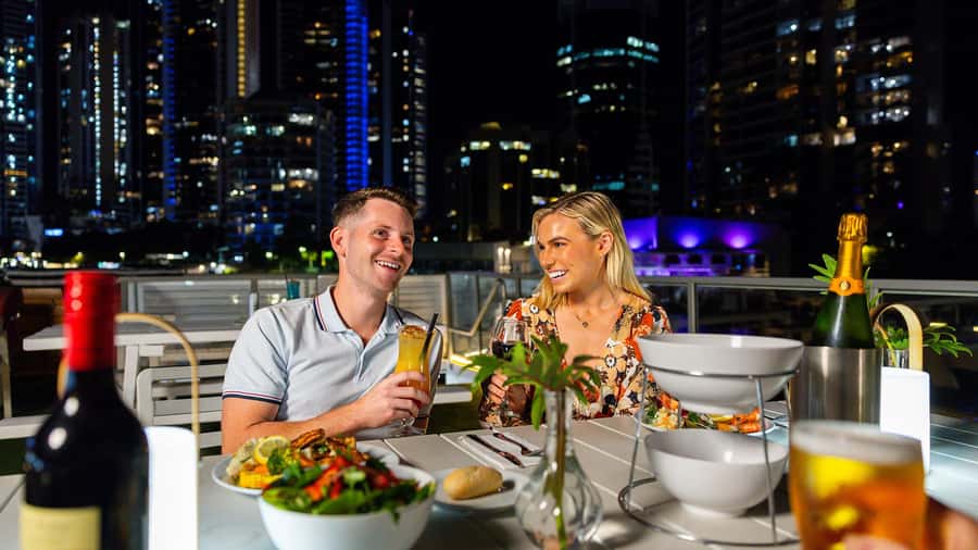 Surfers Paradise: Buffet Dinner Sightseeing Cruise - Where the evening starts: Sea World Cruises in Main Beach