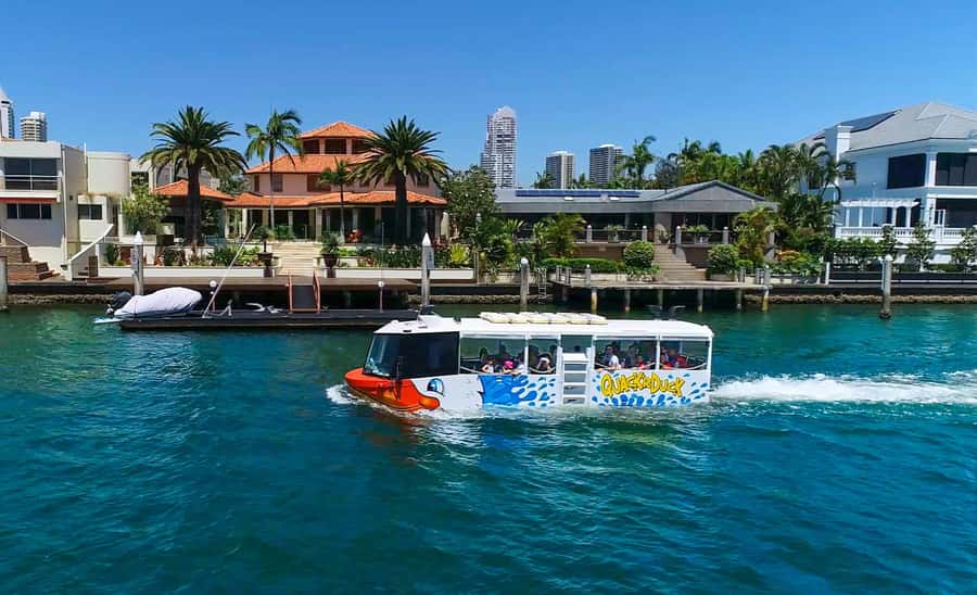 Surfers Paradise: Guided Gold Coast Amphibious Bus Tour - Paradise Waters Millionaires’ Holiday Homes, Roadside and Beyond