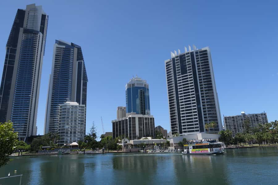 Surfers Paradise: Sightseeing Midday River and Canal Cruise - Upstairs sundeck vs. indoor seating: manage the midday heat