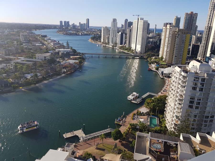 Surfers Paradise: Sightseeing Midday River and Canal Cruise - The bar and snacks: how to budget for drinks onboard