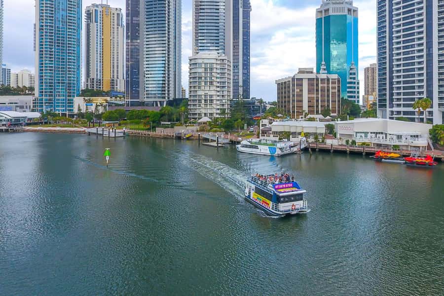 Surfers Paradise: Sightseeing Morning River and Canal Cruise - 90 minutes on the water: the right length for a Gold Coast morning