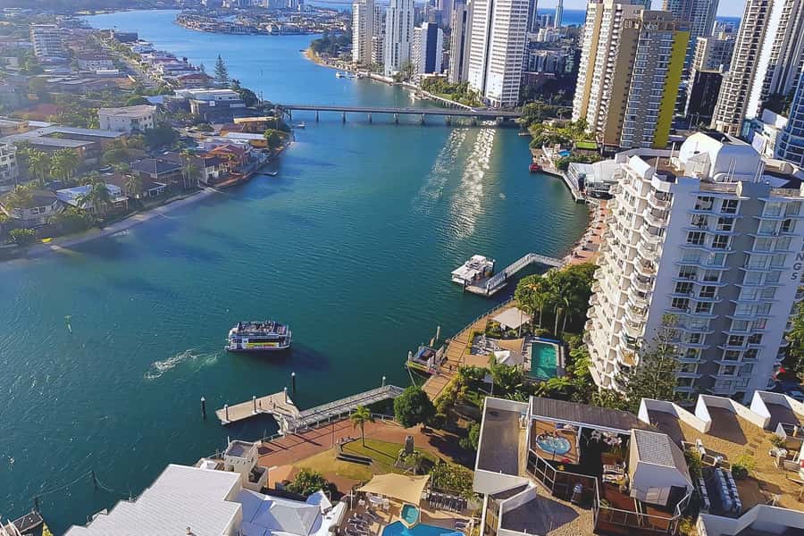 Surfers Paradise: Sightseeing Morning River and Canal Cruise - Onboard commentary: the humour that makes the view stick