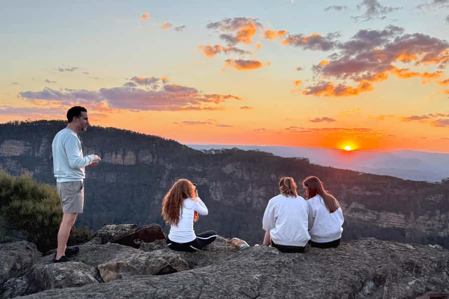 Sydney: Blue Mountains Kangaroos, Wilderness and Sunset Tour - From Circular Quay to the Blue Mountains, minus the crowd feel