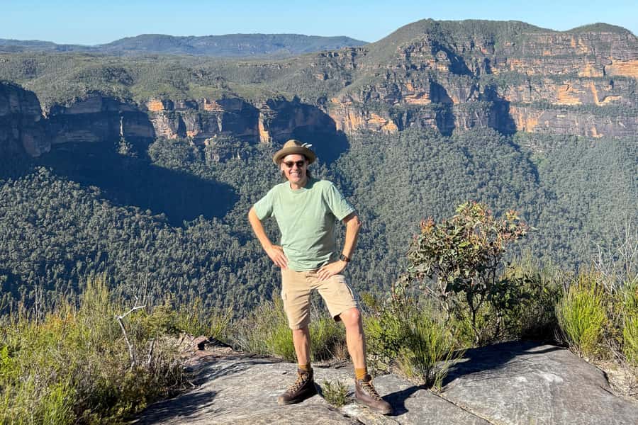 Sydney: Blue Mountains Kangaroos, Wilderness and Sunset Tour - Three Sisters at sunset: the payoff moment
