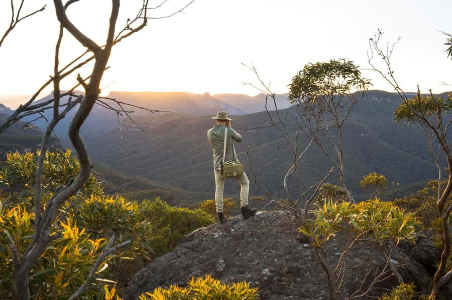 Sydney: Blue Mountains Kangaroos, Wilderness and Sunset Tour - Govetts Leap lookout and Narrow Neck Plateau: two angles on the same wilderness