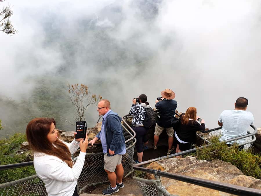 Sydney: Blue Mountains Late Start: Walks, Wildlife & Dinner - Echo Point Lookout and the Three Sisters at the best hour