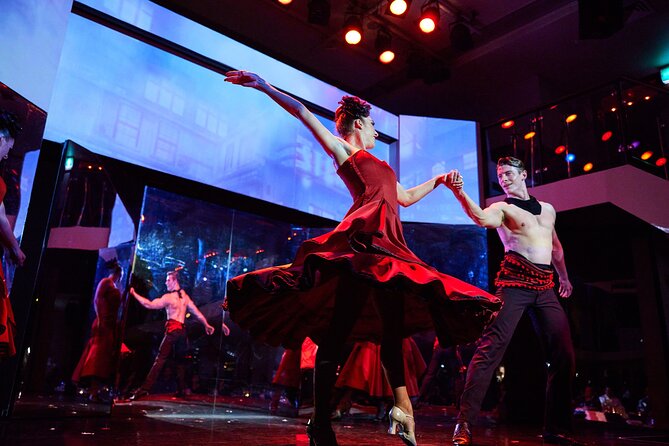 Sydney CABARET Dinner Cruise - A 7:30 pm cruise that makes Sydney easy