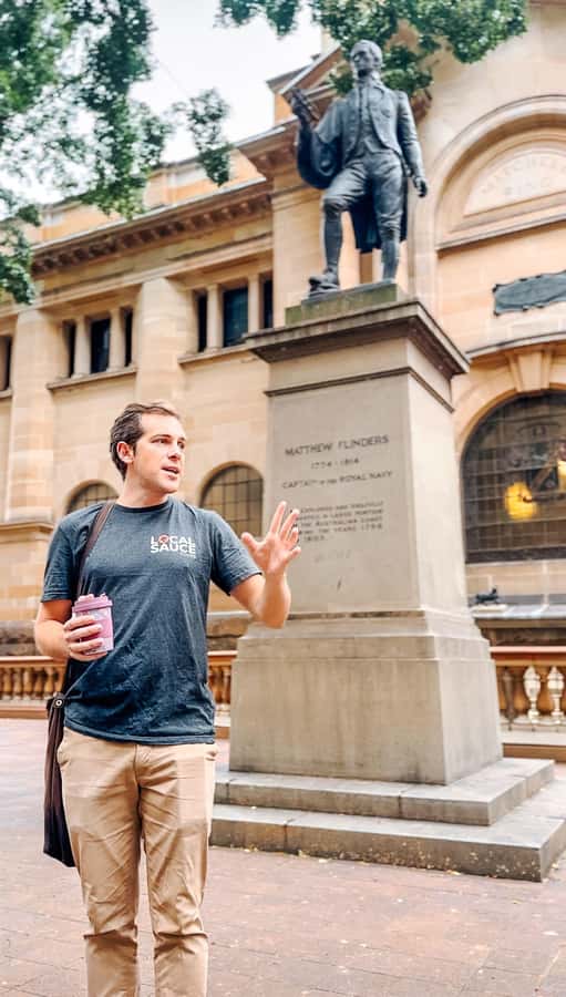 Sydney: City & The Rocks 3.5-Hour Walking Tour with a Drink - Entering Customs House and getting oriented fast