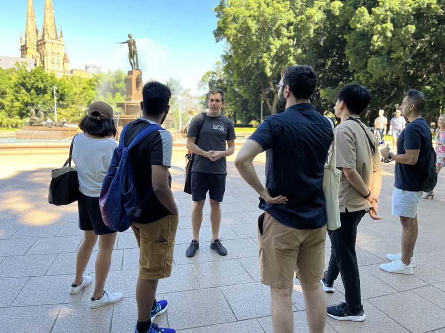 Sydney: City & The Rocks 3.5-Hour Walking Tour with a Drink - From British colonisation to Cadigal country on the street level
