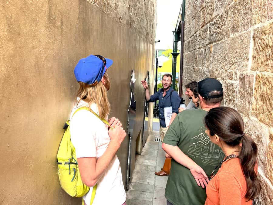 Sydney Convicts, History & The Rocks 2.5-Hour Walking Tour - A guide who manages the room: pacing, pictures, and honest answers