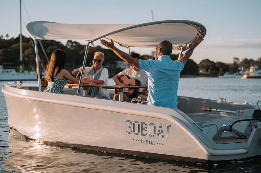 Sydney: Electric Boat Rental from Cabarita Point - The boat: electric picnic comfort for up to 8
