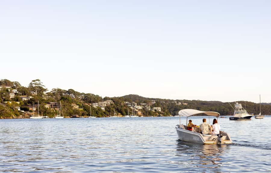 Sydney: Electric Boat Rental from The Spit, Mosman - Your electric picnic boat: PET bottle build, quiet power, simple handling