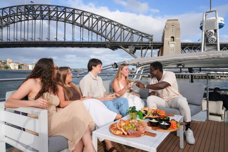Sydney: Golden Glow Sunset Harbour Cruise with 1 Drink - Meeting at Aquarium Wharf: Get On Before You Stress