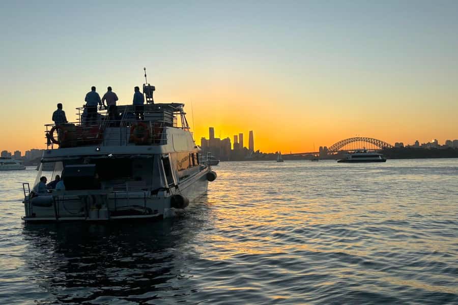 Sydney: Golden Glow Sunset Harbour Cruise with 1 Drink - Food and Drinks: Included Grazing Platter With Real Value