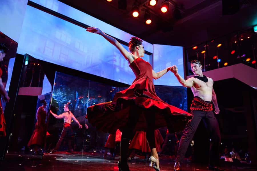 Sydney Harbour: Cabaret Cruise with 3-Course Dinner - From Wharf to Circular Quay: Your First Harbour Glimpses