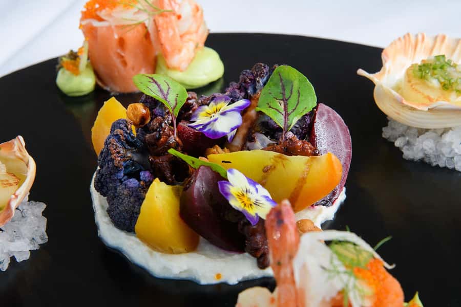 Sydney Harbour: Glass Boat Signature Dinner Cruise - Bar, comfort, and the onboard vibe in the air-conditioned saloon