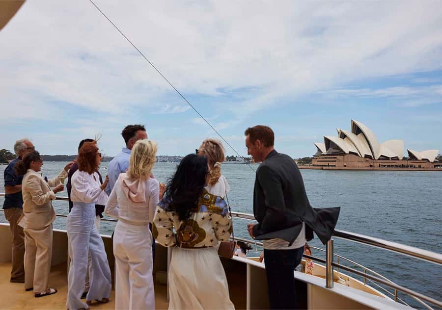 Sydney: Harbour Lunch Cruise with 2 or 3-Course Menu - Sydney 2000 and Captain Cook III: Boat Comfort and Real View Space