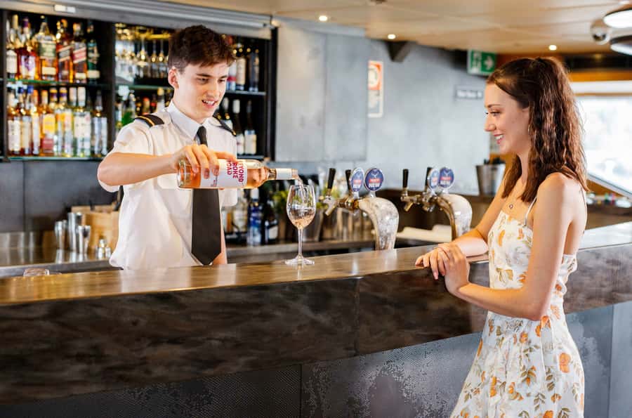 Sydney: Harbour Lunch Cruise with 2 or 3-Course Menu - Drinks, Pace, and the Onboard Vibe