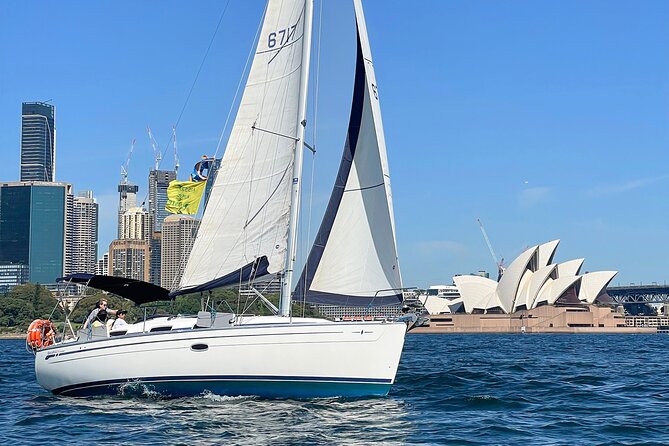 Sydney Harbour Sailing Experience - The northern side: Taronga area views and Kirribilli House from water level