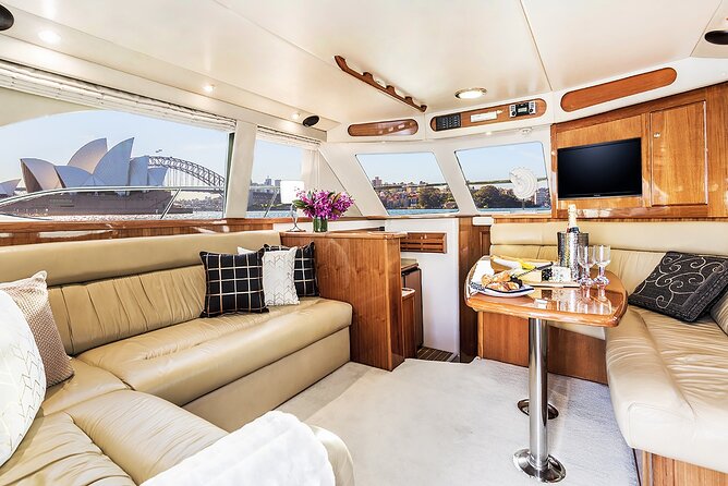 Sydney Harbour Side Restaurant Dinner and Twilight Cruise - Guided atmosphere: Ron’s style can make or break the vibe