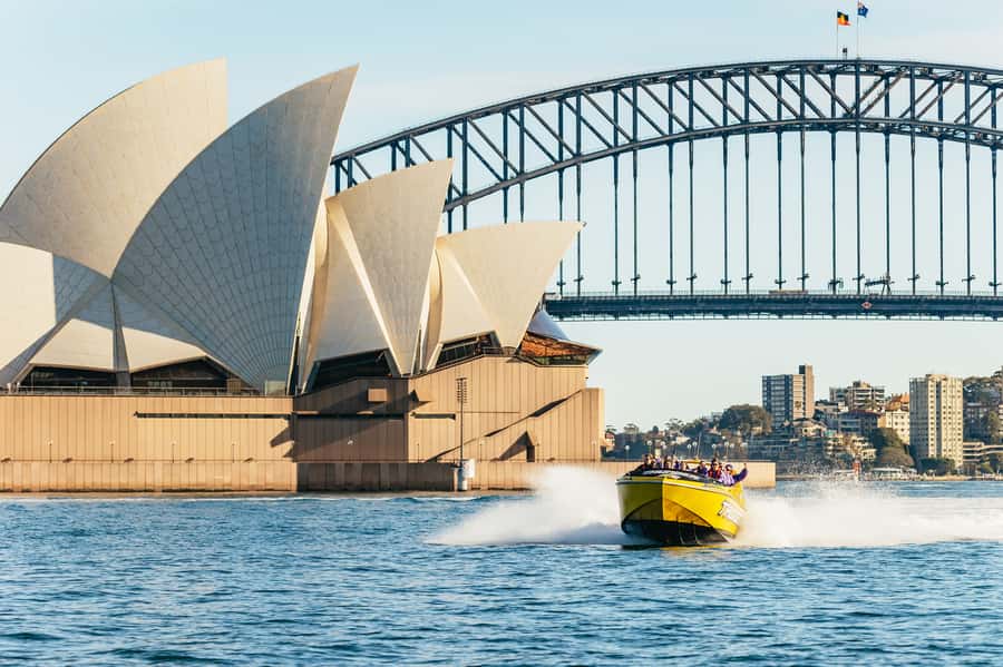 Sydney Harbour: Thunder Thrill Jet Boat Ride - The actual ride flow: from gentle harbour maneuvers to full-throttle spins
