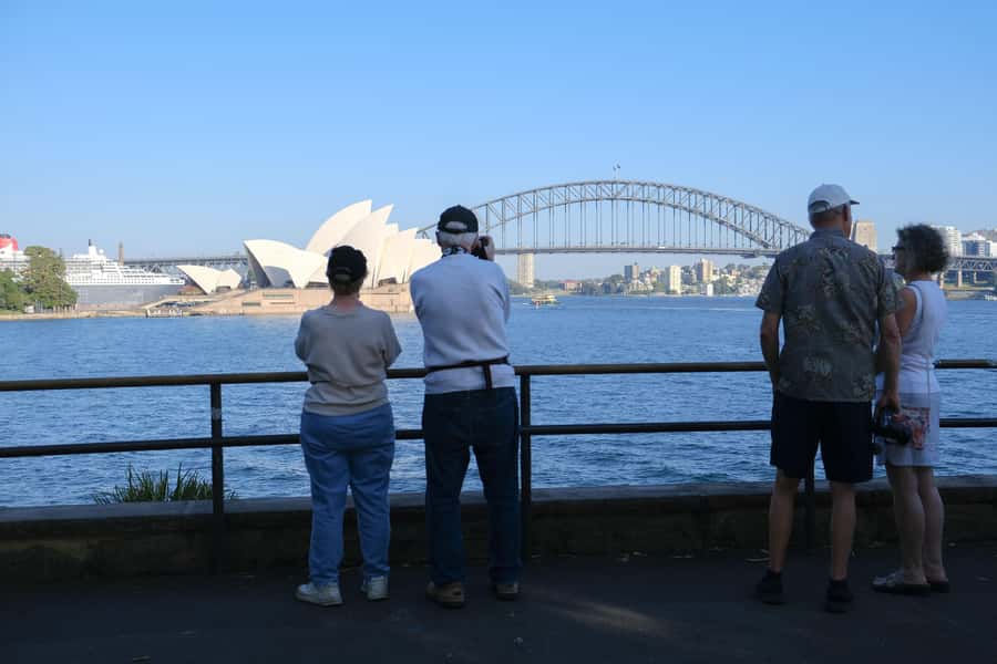 Sydney Harbour to Bondi: Small Group Half–Day Experience - Paddington and Oxford Street: terrace houses and fashion streets