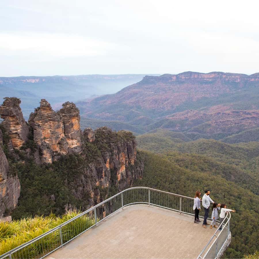 Sydney: Luxury Blue Mountains Adventure with Wentworth Falls - Echo Point and the Three Sisters: the famous view, handled smart