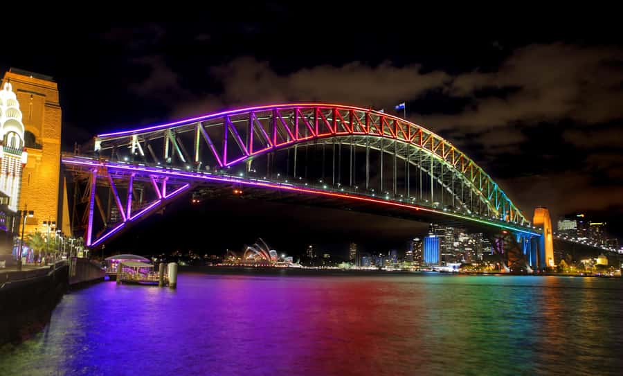 Sydney: Premium Catamaran Vivid Cruise with Welcome Drink - How the 90 minutes on the harbour is paced