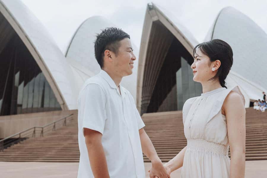 Sydney: Private Photoshoot outside the Opera House - Meeting Your Photographer and Getting Oriented Fast