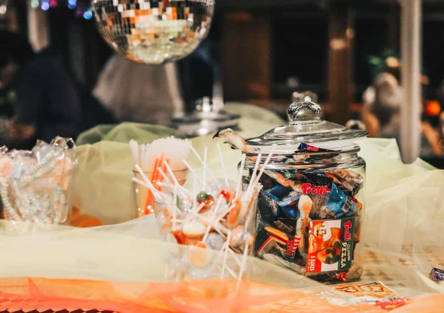 Sydney: Retro Party Cruise in Sydney Harbour with Snacks - Should you book this retro party cruise?