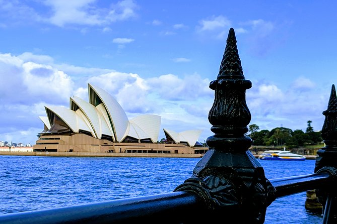 Sydney Secrets and Bondi Beach 4 HOUR AFTERNOON PRIVATE TOUR - Opera House and Harbour Bridge: the harbor photo run you actually feel