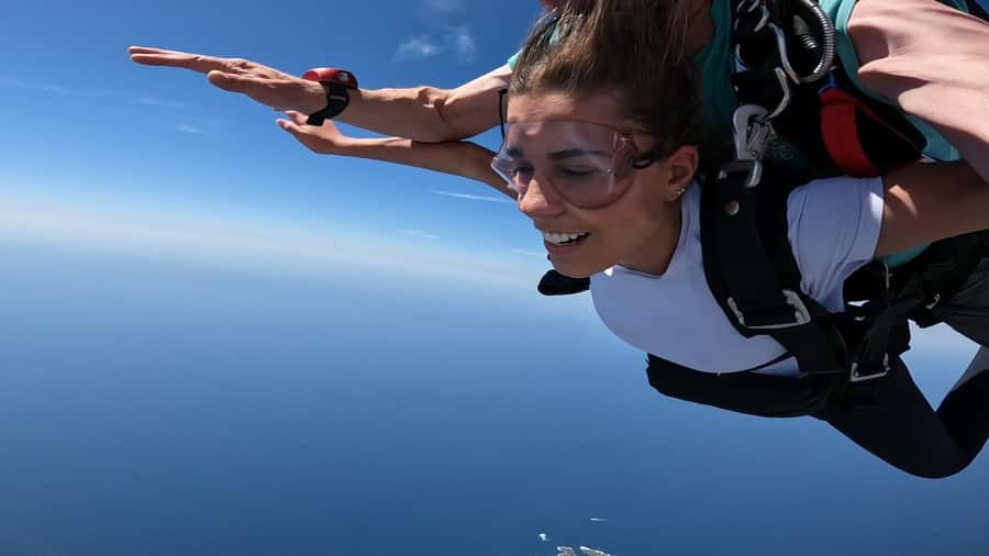 Sydney, Shellharbour: 15,000ft Tandem Beach Skydive - Timing that respects your day: flexible check-in, about one hour total