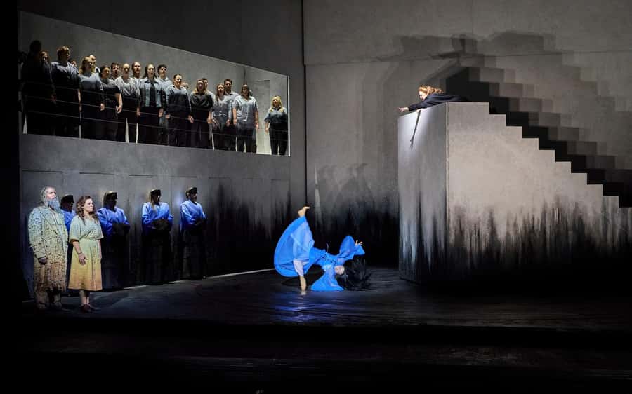 Sydney: Turandot at the Sydney Opera House - Italian with English and Simplified Chinese surtitles: reading without ruining the show