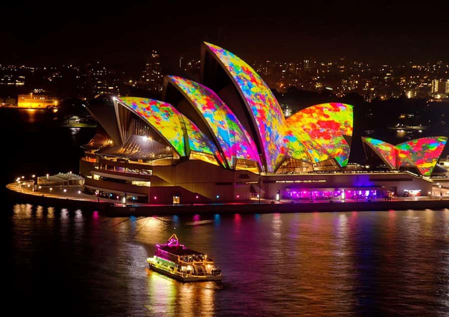 Sydney: "Vivid Sydney" Festival of Light Sightseeing Cruise - Hot finger food, coffee and tea: included comfort that makes value feel real
