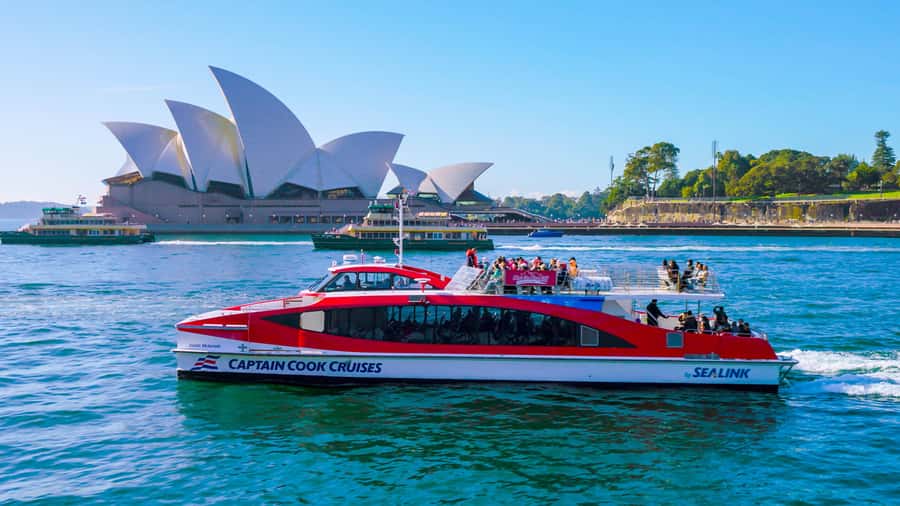 Sydney: Whale Watching & Hop On Hop Off Cruise Package - How the 2-day hop-on hop-off explorer pass gives you control