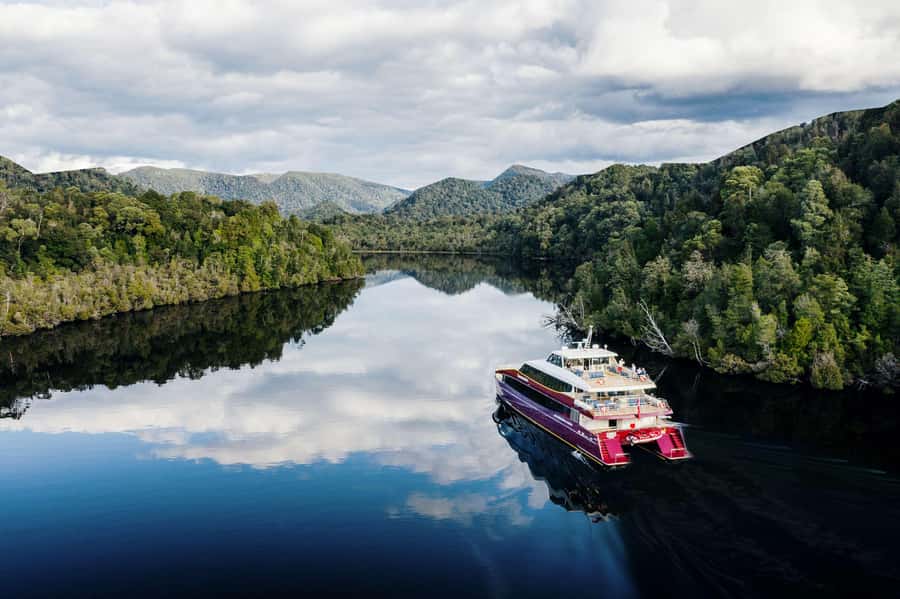 Tasmania: 6-Day Comfort Tour for Wilderness and Wildlife - Day 2: Gordon River cruise, Sarah Island convict ruins, and Tullah views