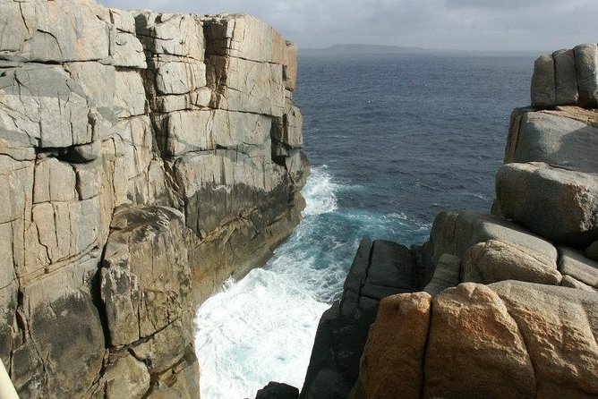 The Gap and Natural Wonders - Frenchman Bay: calm water as the pause button