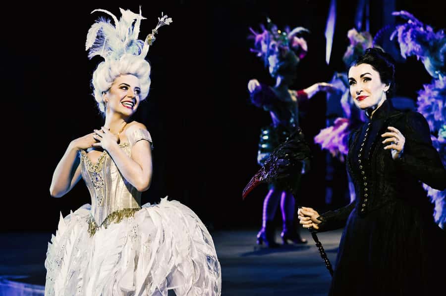 The Phantom of the Opera on Sydney Harbour Tickets - The evening flow: themed bars and a sunset start from 5pm