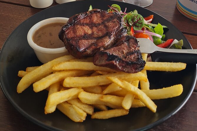 Townsville Boat Cruise & Yacht Club Lunch Package Sailing Charter - Townsville sail timing: 10am or 1pm and the “sharp departure” rule