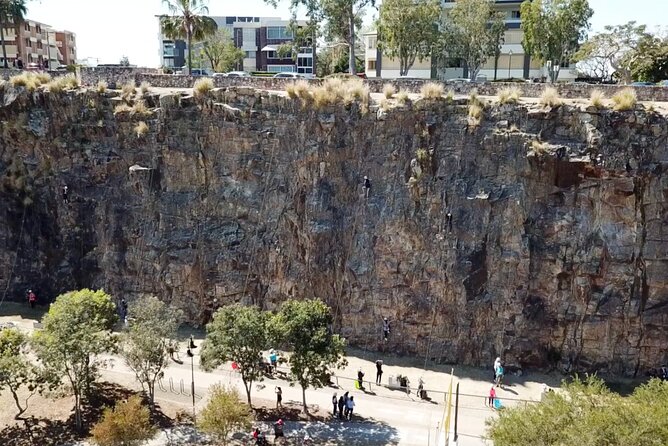 Twilight Abseil Adventure in Kangaroo Point Cliffs - The Gear and Briefing That Make This Feel Manageable