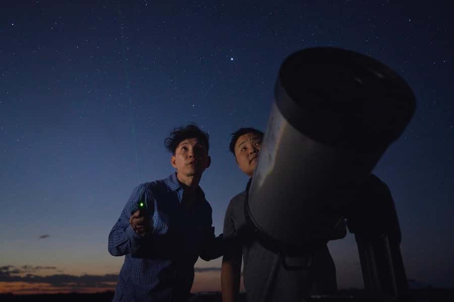 Uluru: National Park Astronomy Tour with Telescope and Photo - What to bring: layers, shoes, and a steady camera plan