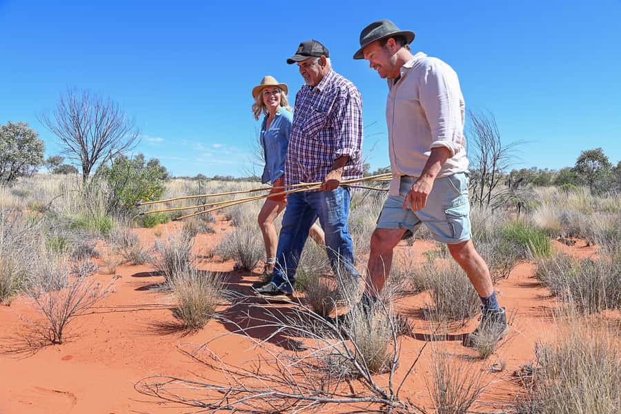 Uluru: Patji Aboriginal and Cultural Experience - The Uluru Family and Aṉangu Guides: Listening Is the Real Activity