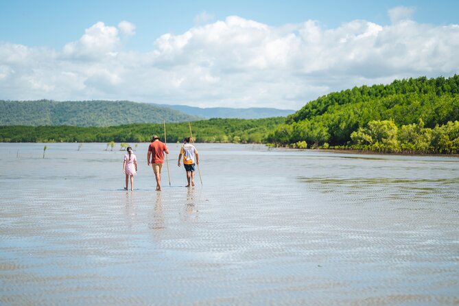 Walkabout Cultural Adventures - Ngana Julaymba Dungay Full Day - Cooya or Wonga Beach: spear throwing and the coast as a food source