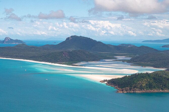 Whitehaven From Above - 30 minute Whitsunday Helicopter Tour - Long Island and the scale trick: a close-to-shore island view